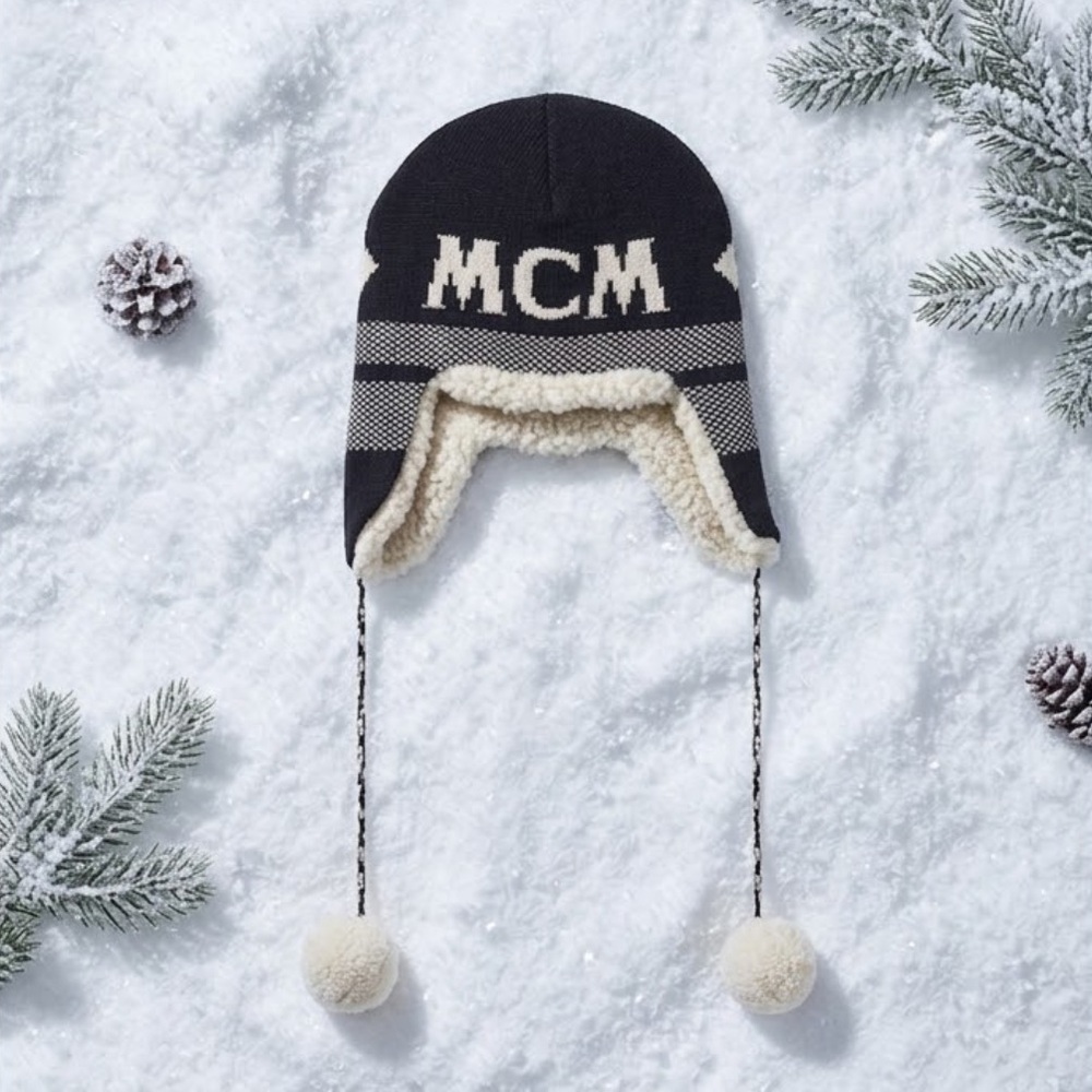 MCM Reversible Shapka Hat In Après Ski Wool in Black and White NWT Unisex